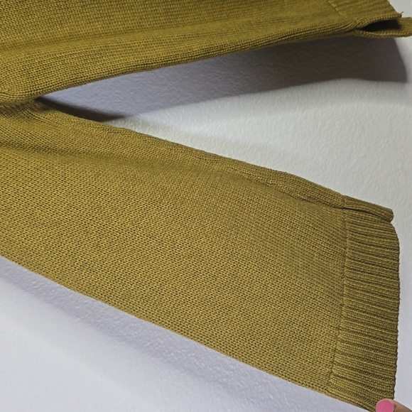 White house black market elbow sleeve v neck pullover sweater size Medium. - Picture 7 of 12